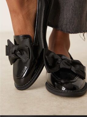 ASOS BNWT 11W Memphis Patent Leather Bow Loafers Flats - Black